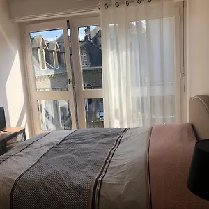 Appartement Duplex Centre 200m De La, Dinard